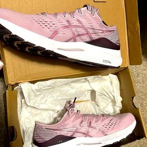 Gel Kayano 28 barely rose/white 8 1/2